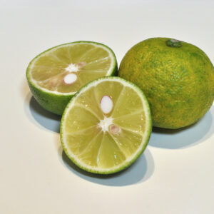 Citrus_sudachi (Ocdp, CC0, via Wikimedia Commons)